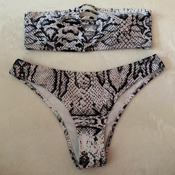 ROMWE Women’s Snakeskin Print Bandeau Bikini Swimsuit Set - black white, size M - Picture 2 of 7